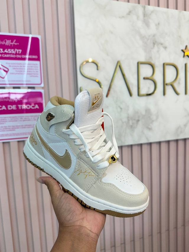 Tênis Cano alto Nike ouro